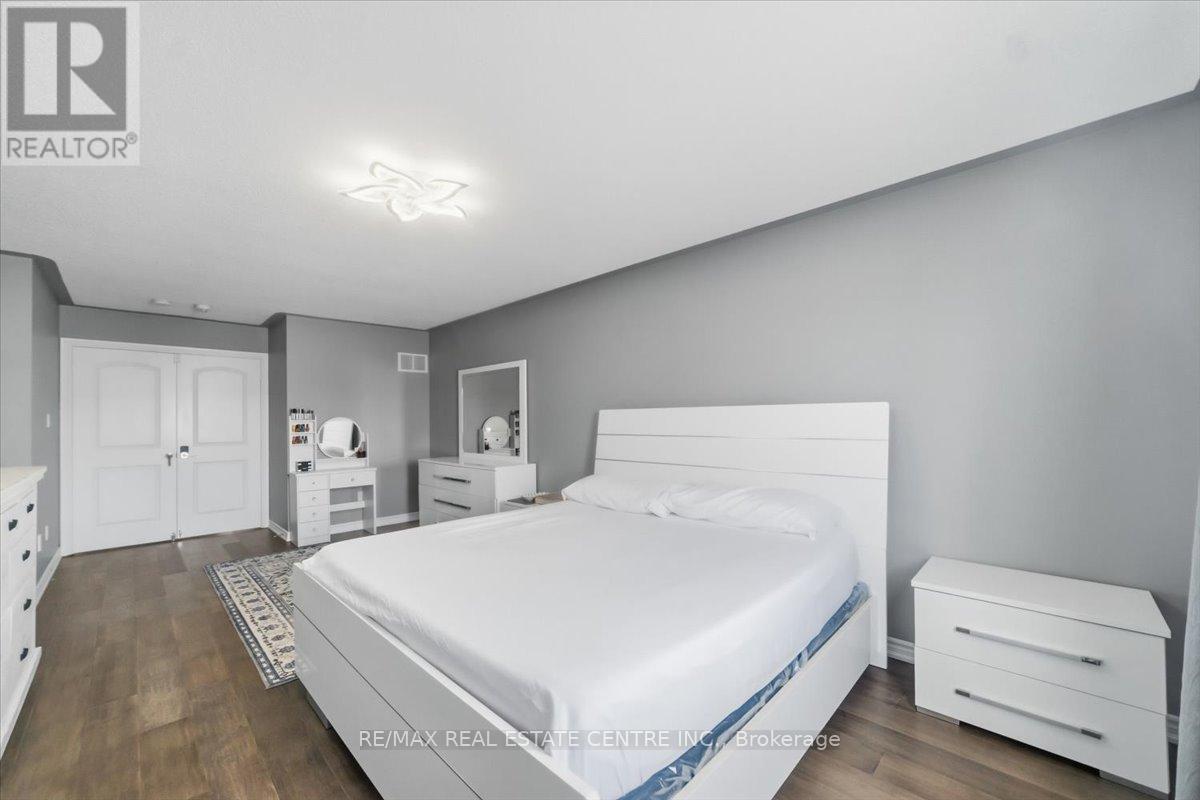 362 VAN DUSEN AVENUE - 25