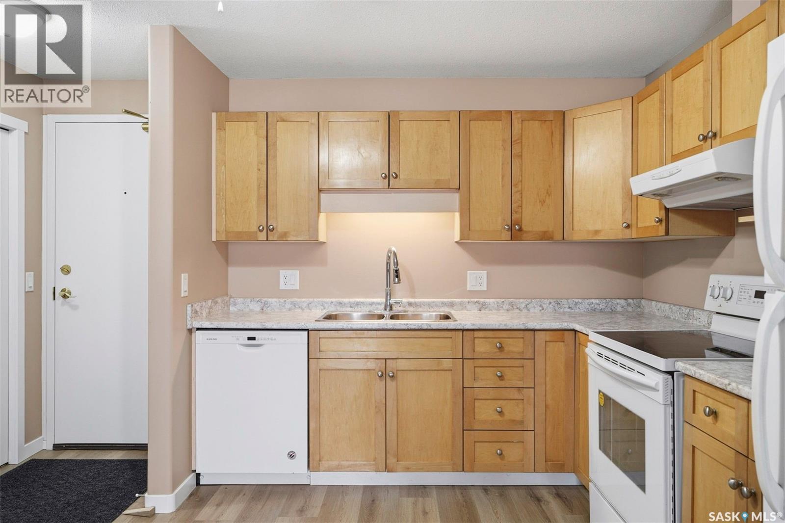 110 215 Lowe ROAD - Photo 3 of 17, Saskatoon, Saskatchewan