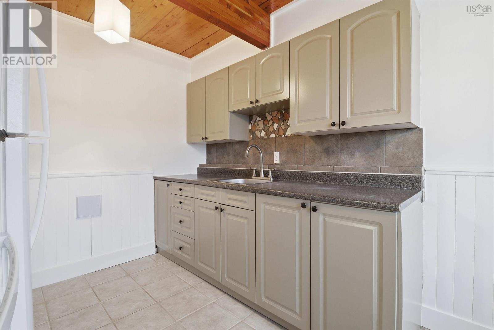 76 Cavendish Road - Photo 5 of 19, Halifax, Nova Scotia