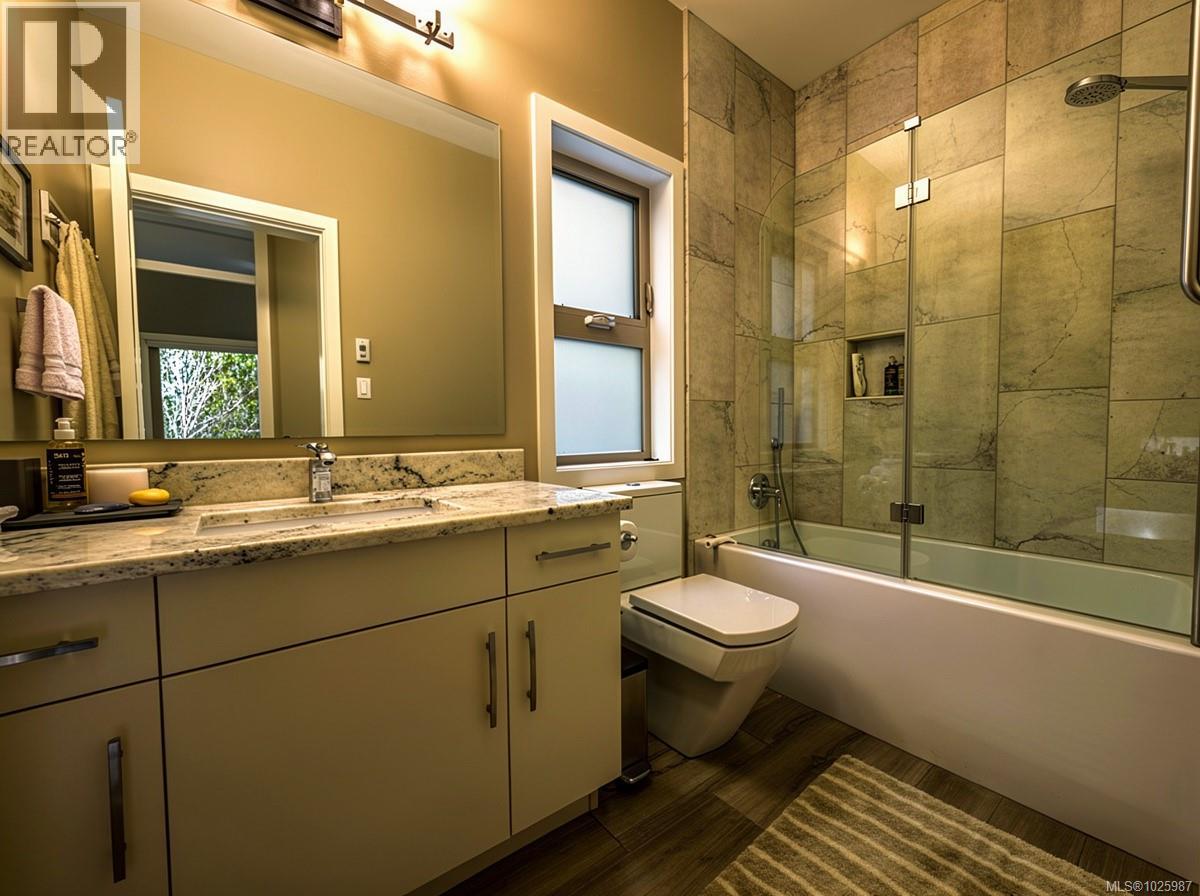 9226 Nighthawk Rd, Lake Cowichan