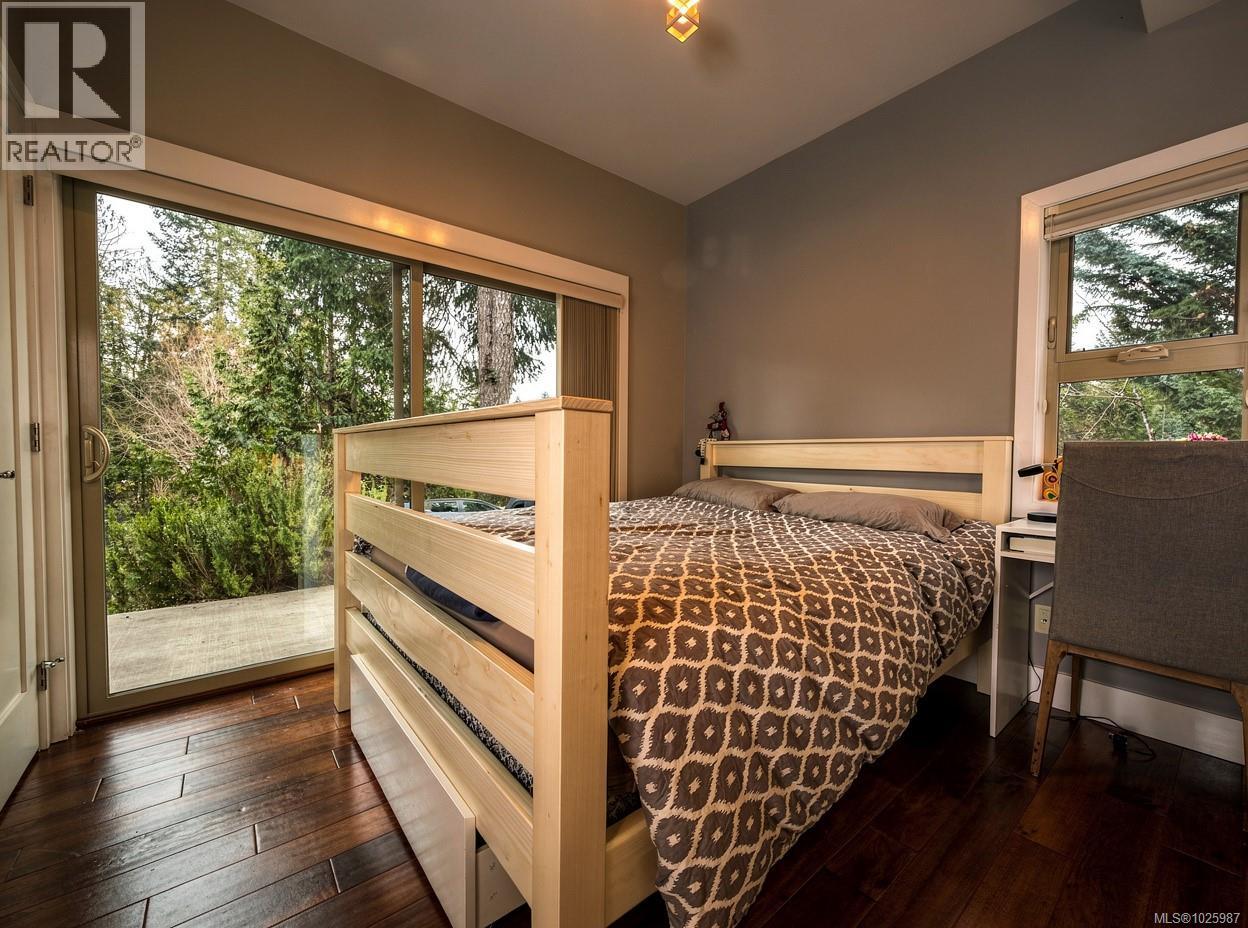 9226 Nighthawk Rd, Lake Cowichan