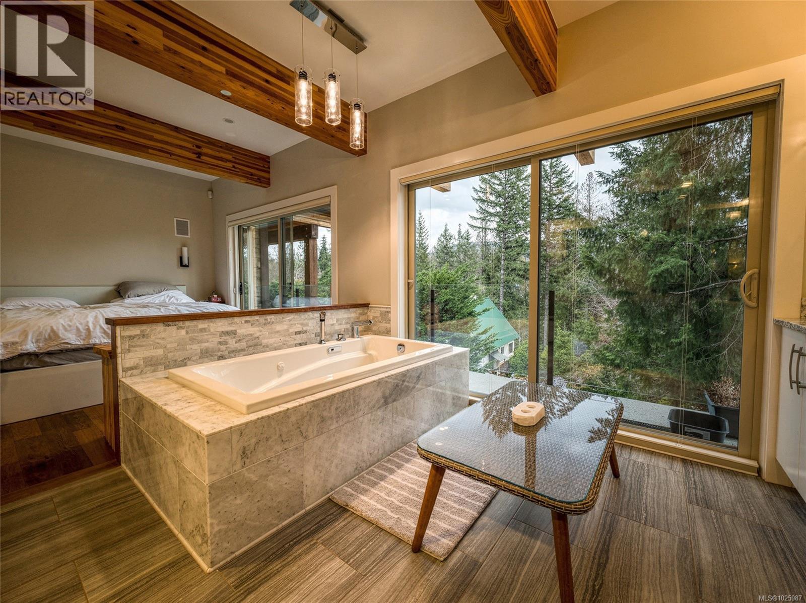 9226 Nighthawk Rd, Lake Cowichan