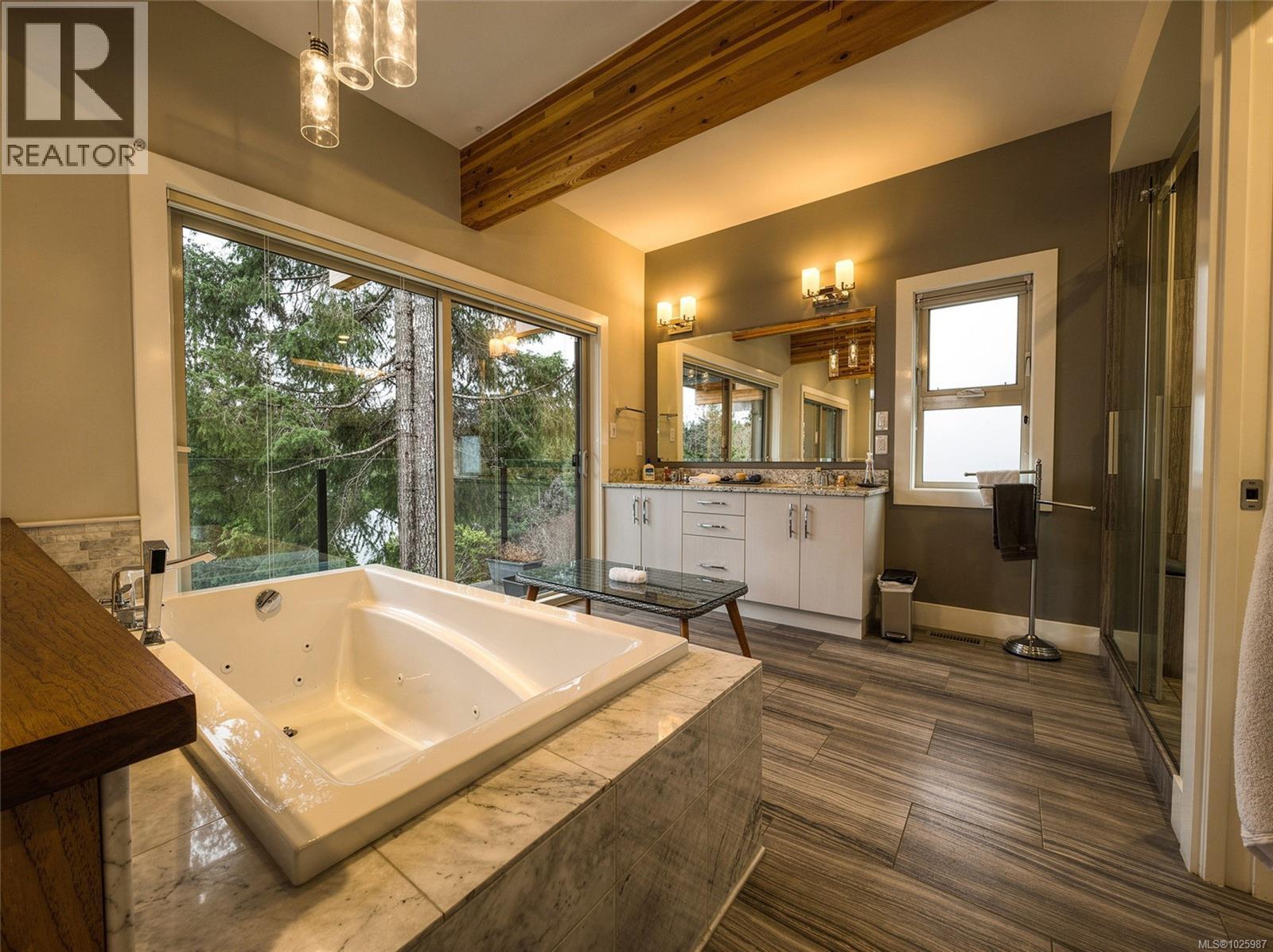 9226 Nighthawk Rd, Lake Cowichan