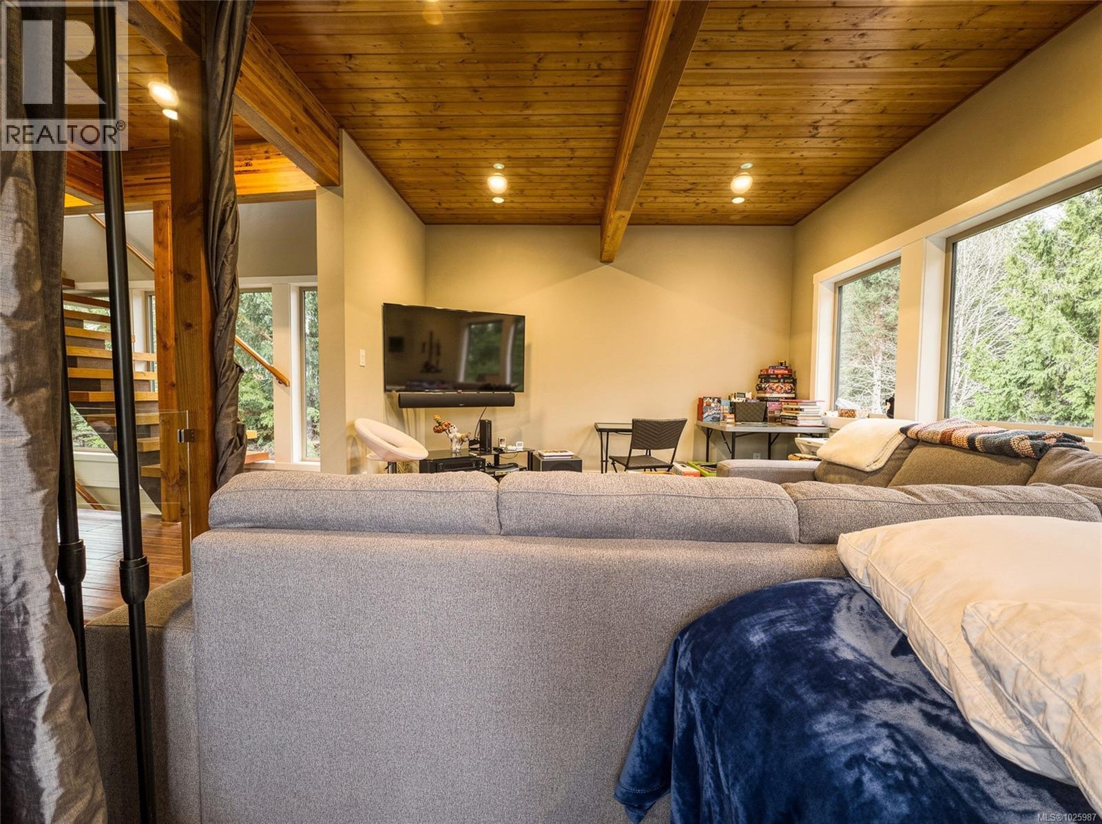 9226 Nighthawk Rd, Lake Cowichan