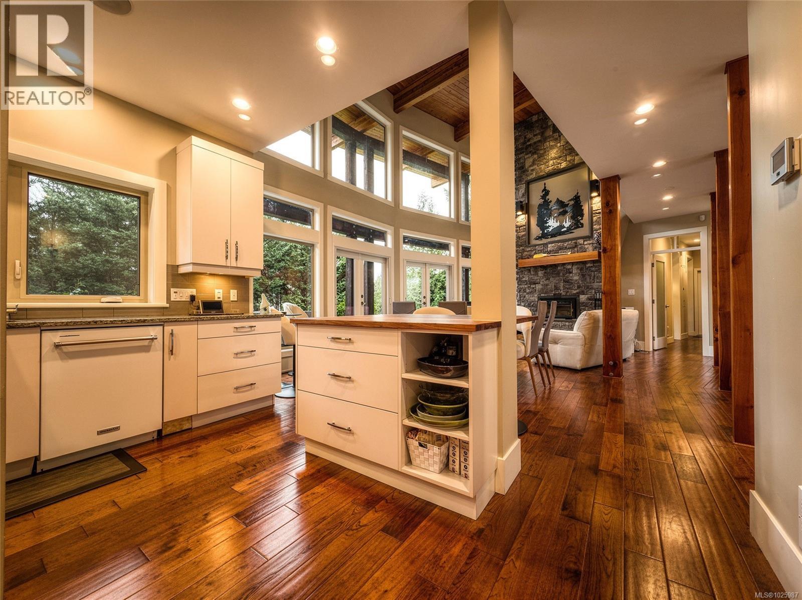 9226 Nighthawk Rd, Lake Cowichan