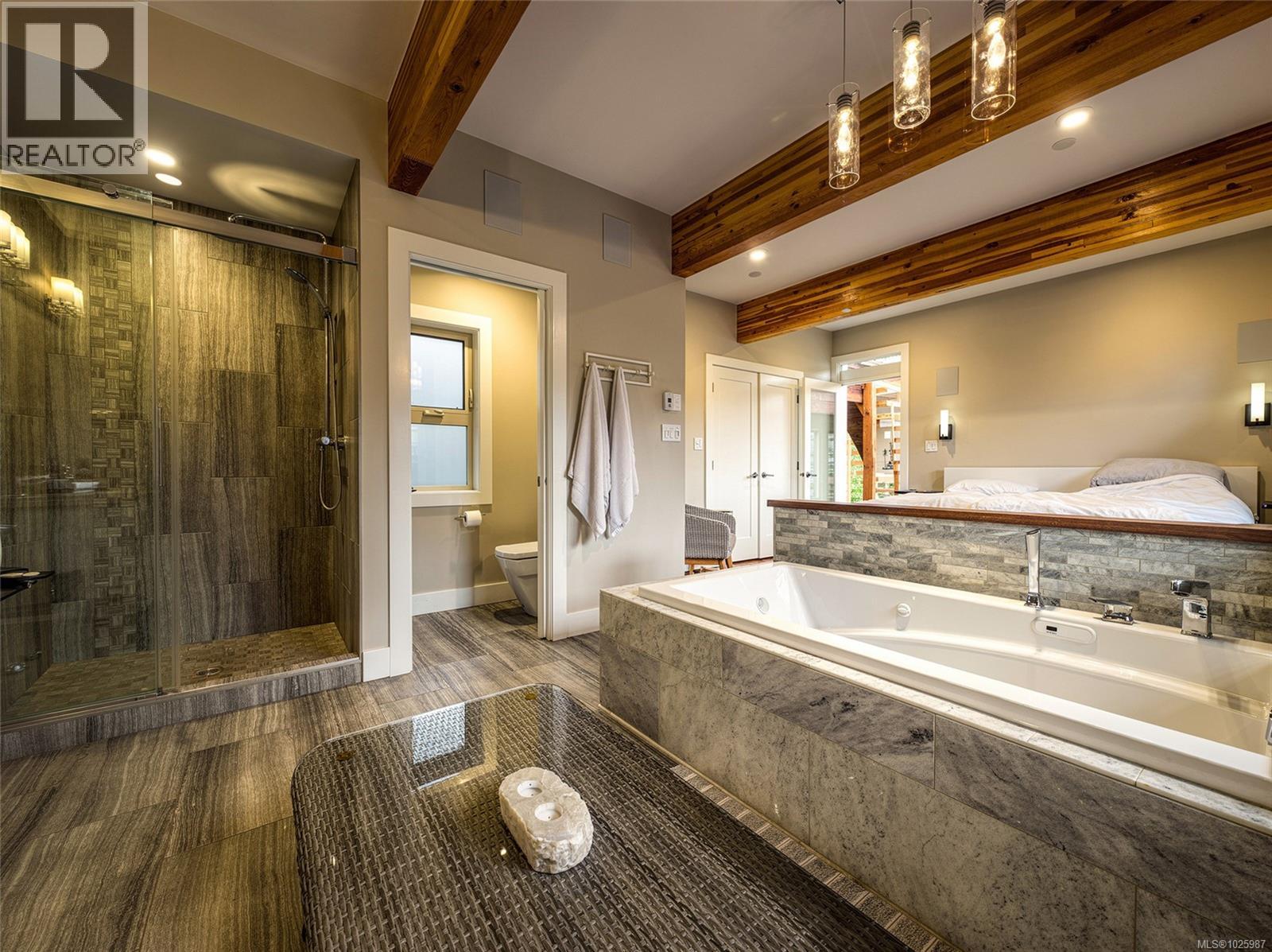 9226 Nighthawk Rd, Lake Cowichan