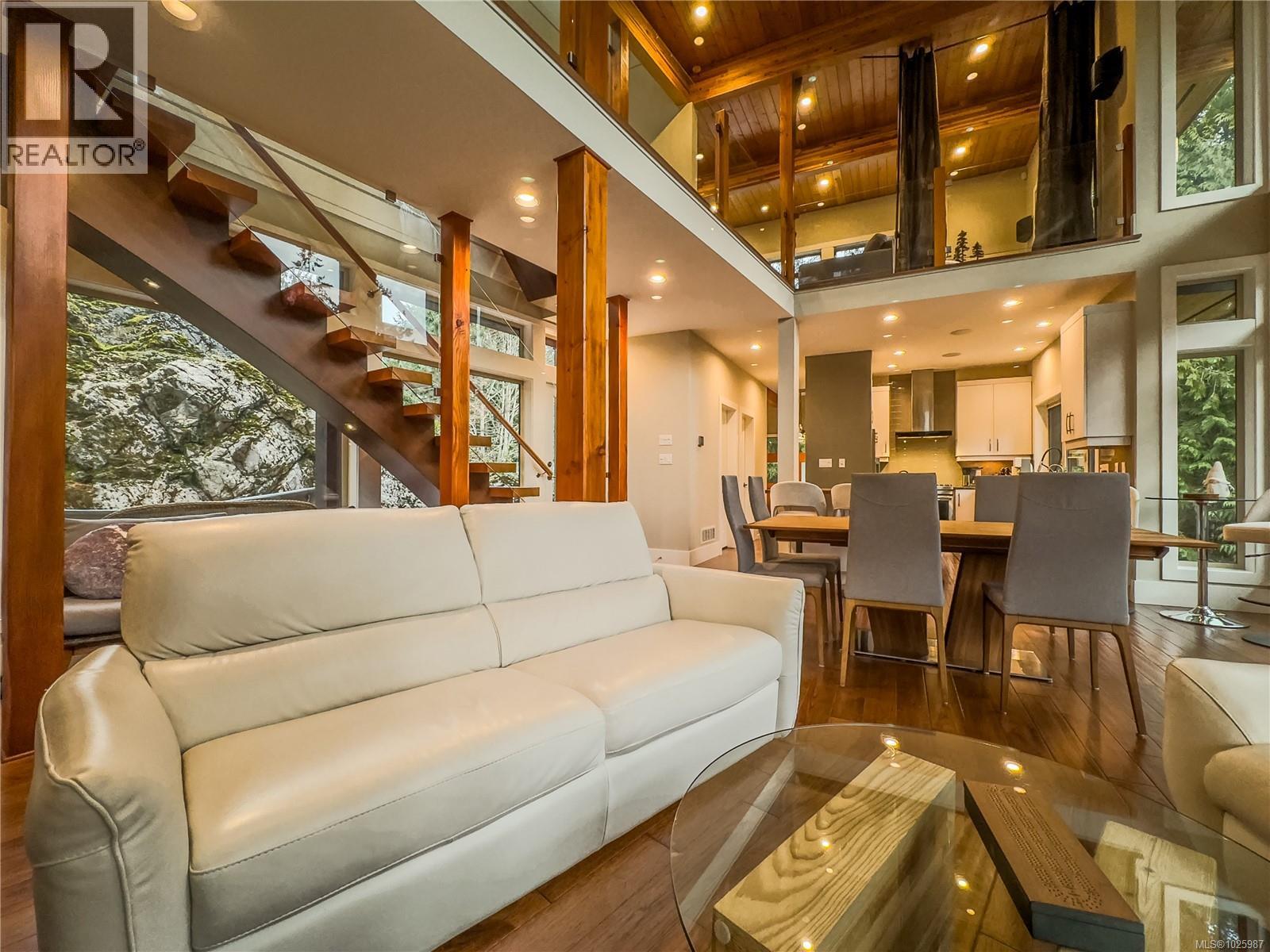 9226 Nighthawk Rd, Lake Cowichan