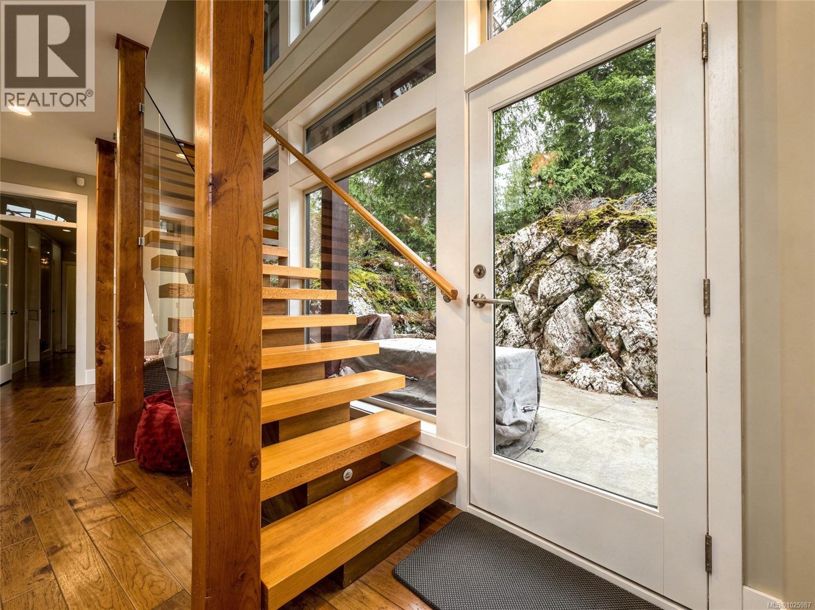 9226 Nighthawk Rd, Lake Cowichan