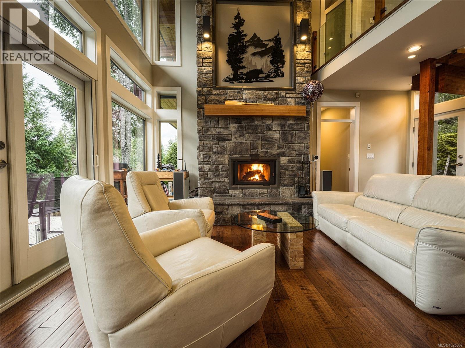 9226 Nighthawk Rd, Lake Cowichan