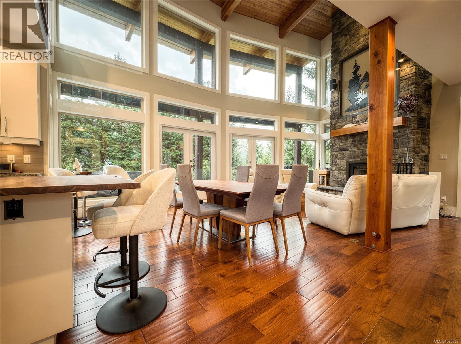 9226 Nighthawk Rd, Lake Cowichan