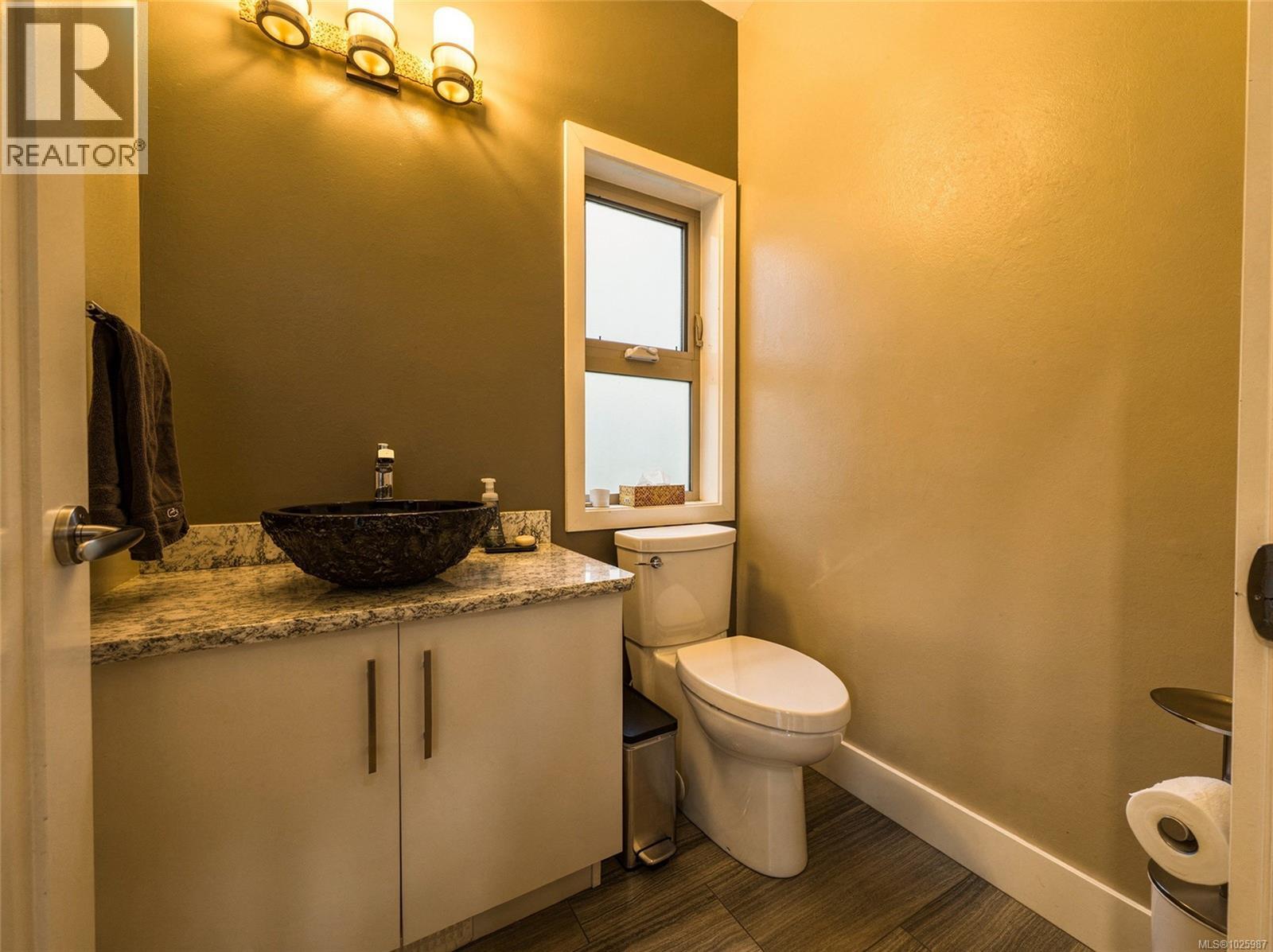 9226 Nighthawk Rd, Lake Cowichan