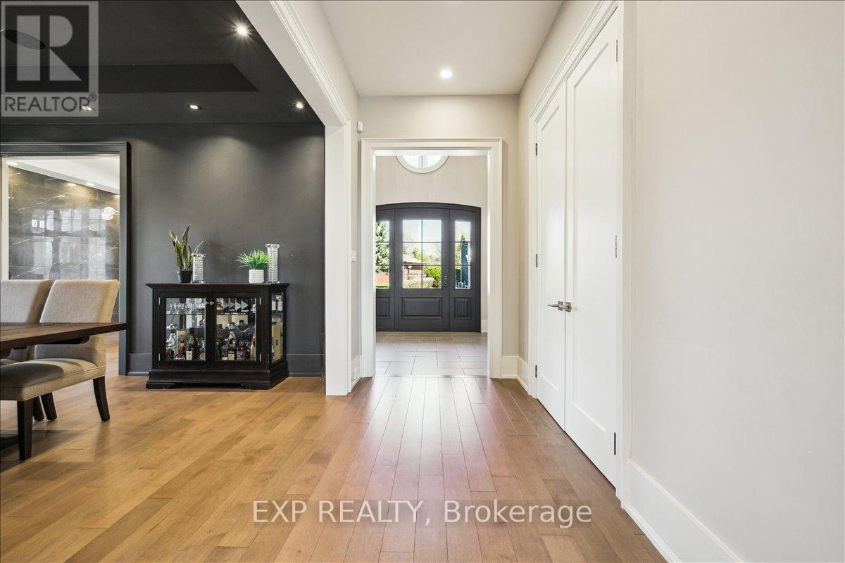 528 WELLINGTON CRESCENT - 13