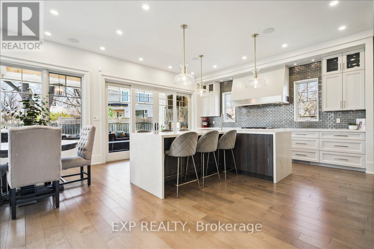 528 WELLINGTON CRESCENT - 21