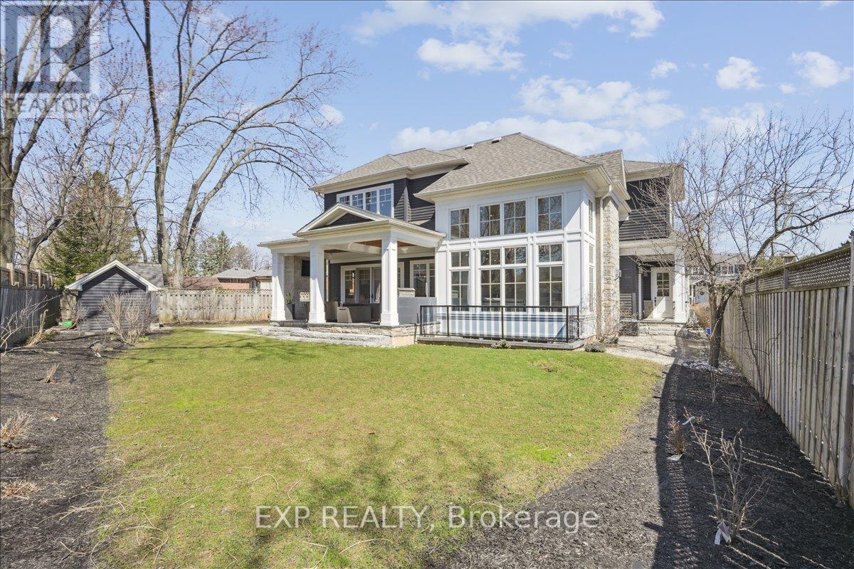 528 WELLINGTON CRESCENT - 48