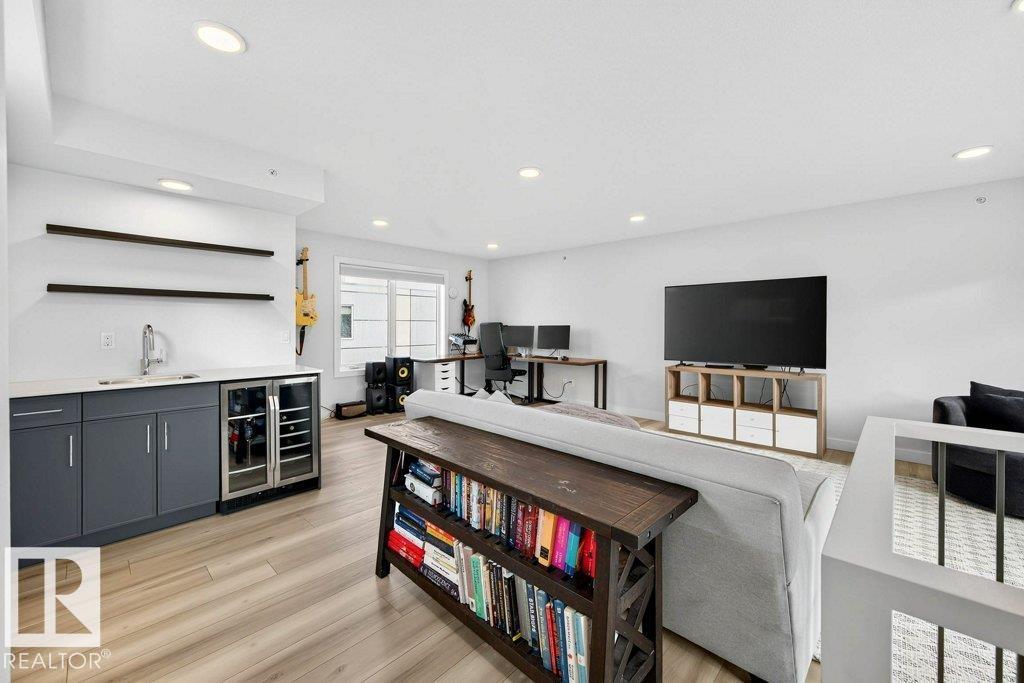 #7 9745 92 ST NW, Edmonton