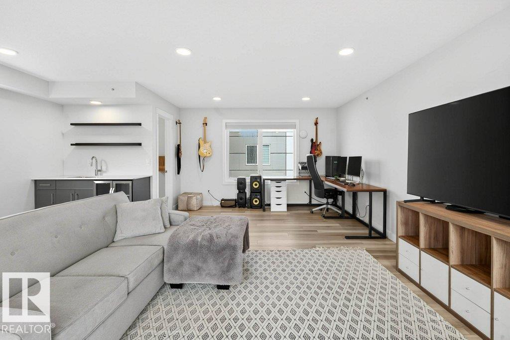 #7 9745 92 ST NW, Edmonton