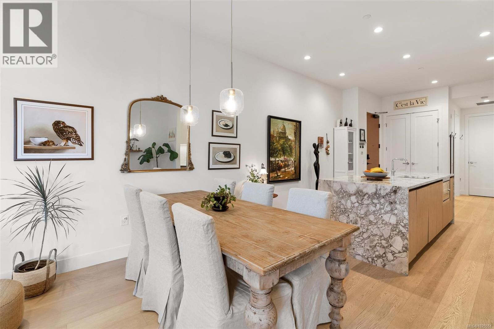 201 888 Government Street, Victoria