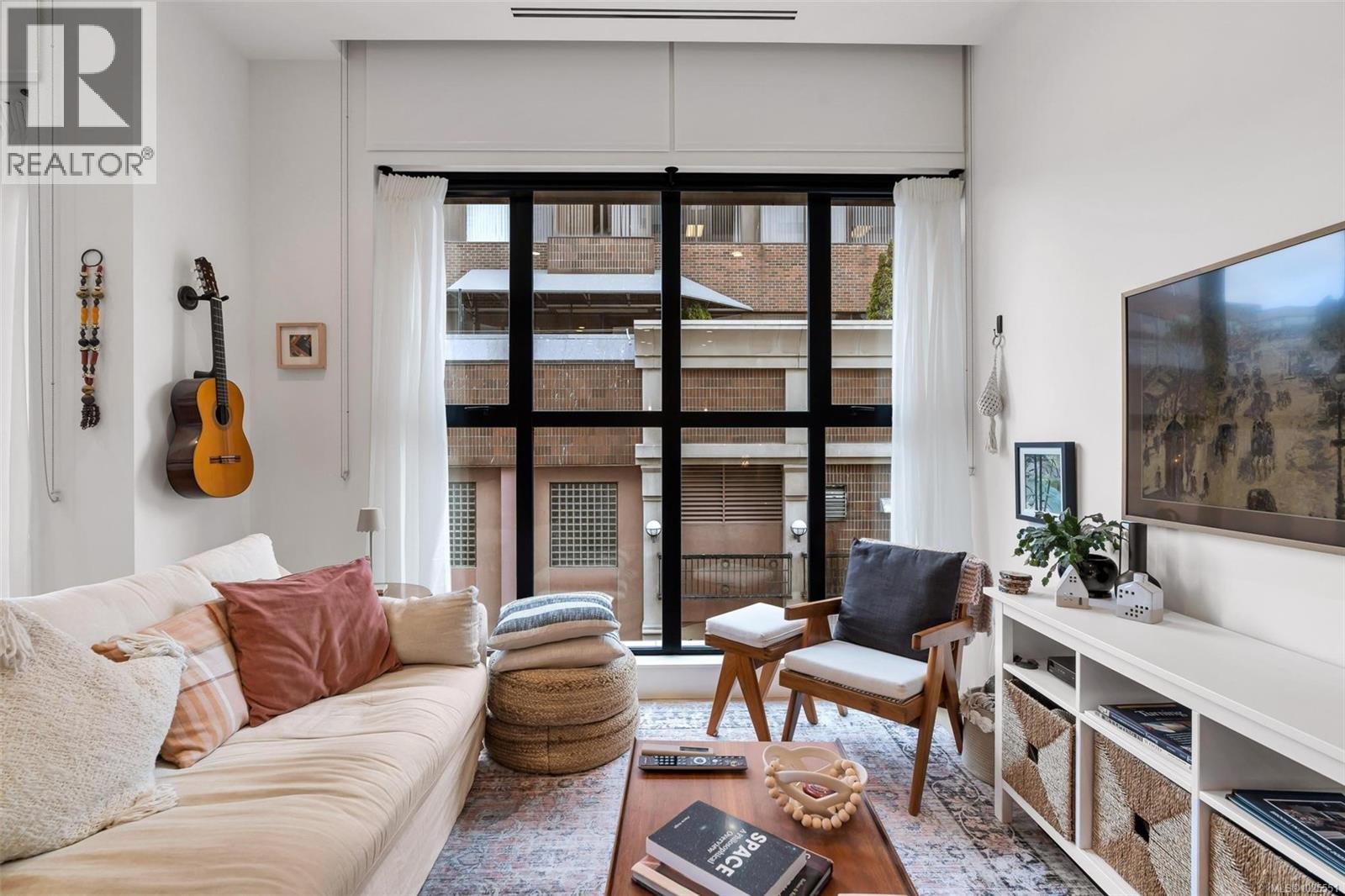 201 888 Government Street, Victoria