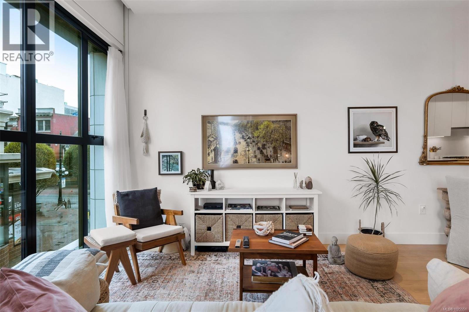 201 888 Government Street, Victoria