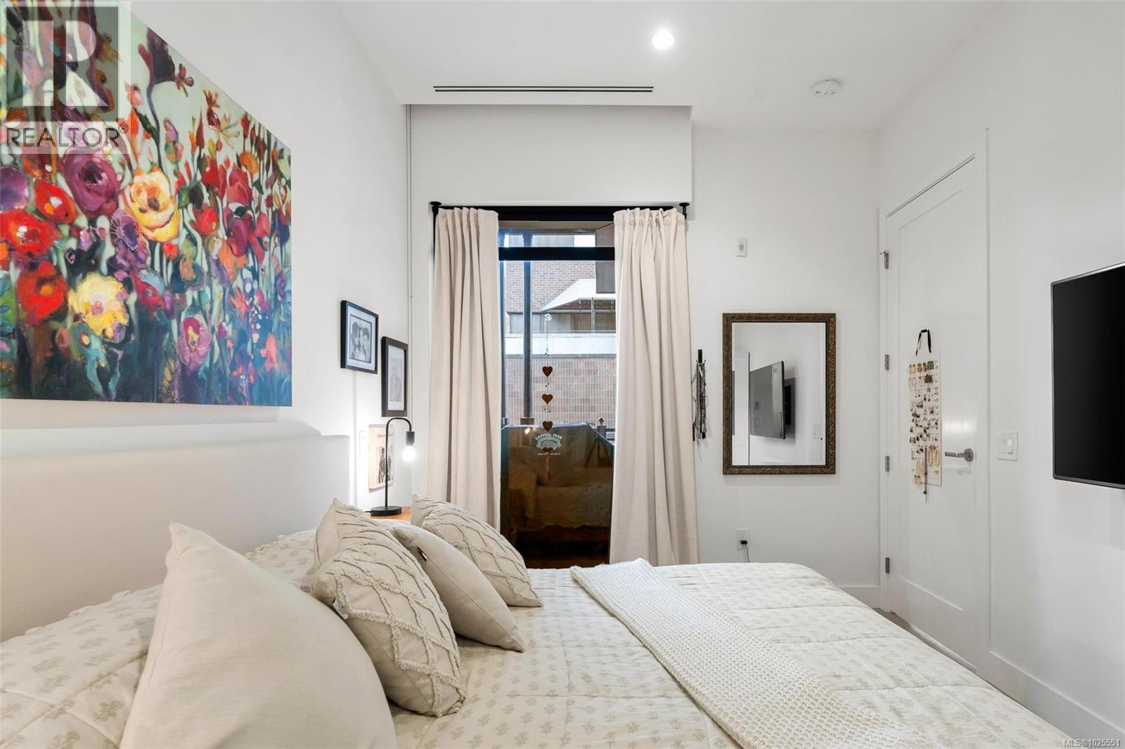 201 888 Government Street, Victoria