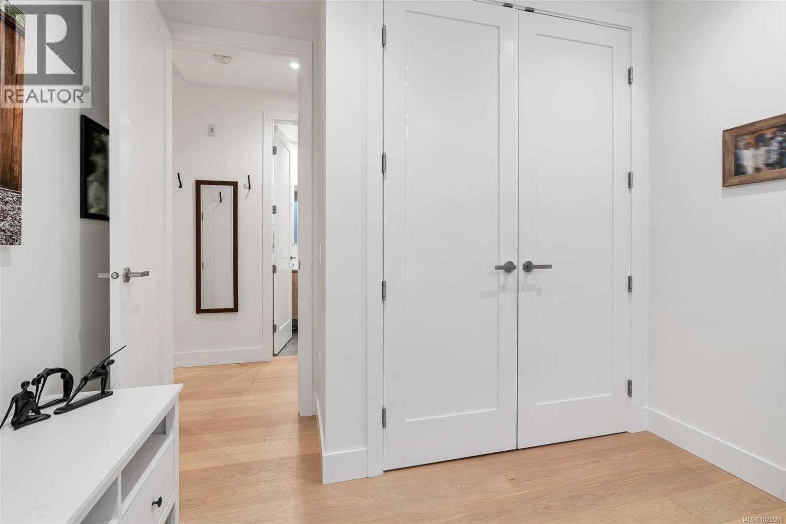 201 888 Government Street, Victoria