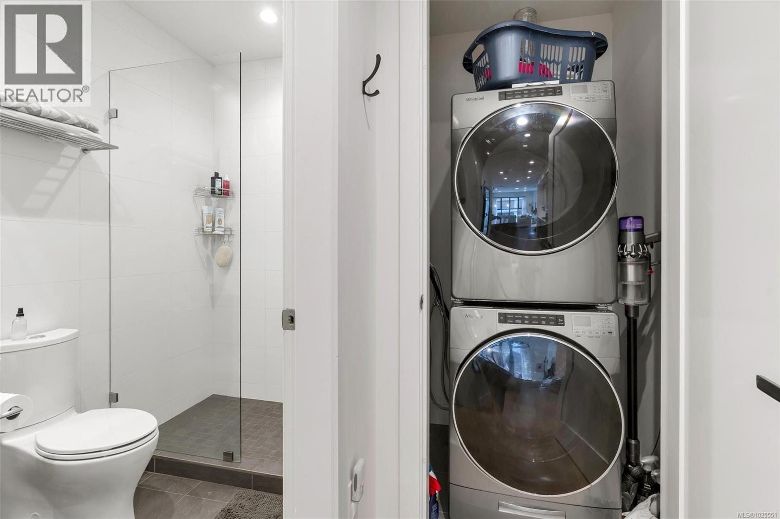 201 888 Government Street, Victoria