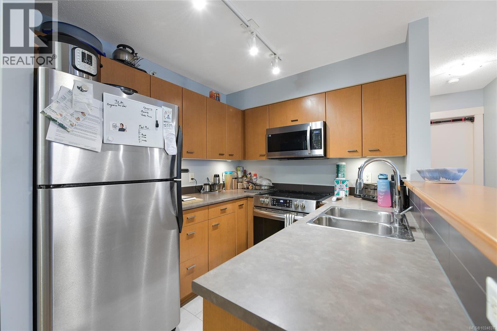 #405 751 FAIRFIELD RD - 10