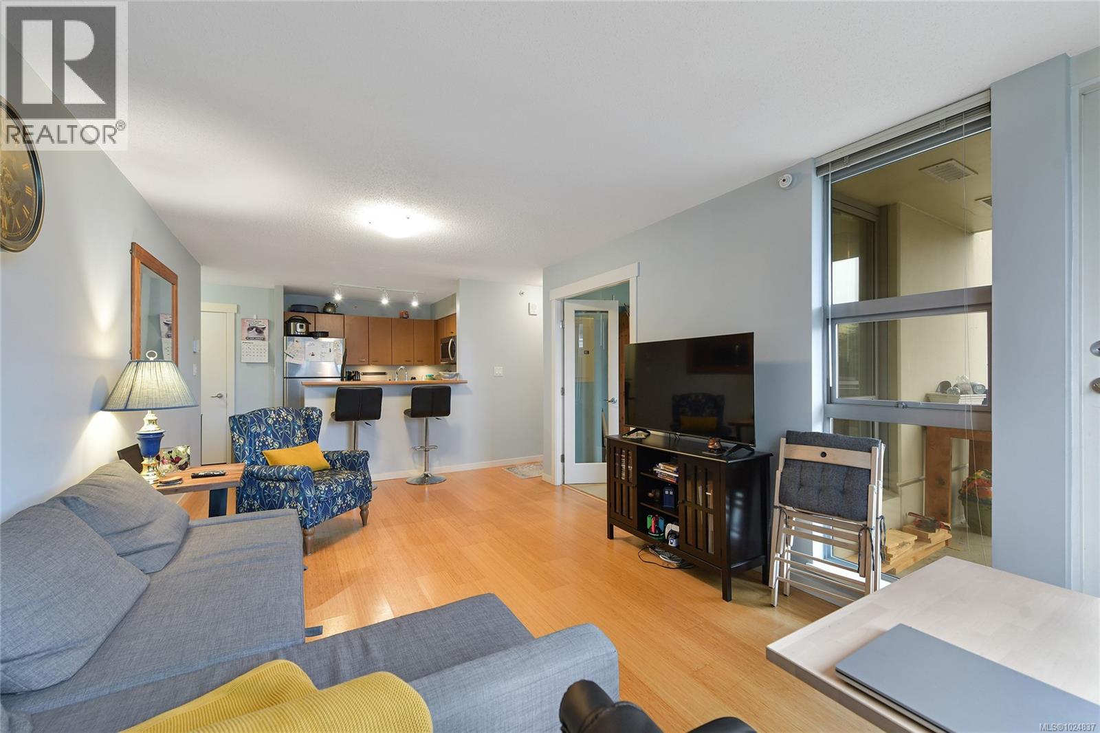 #405 751 FAIRFIELD RD - 19