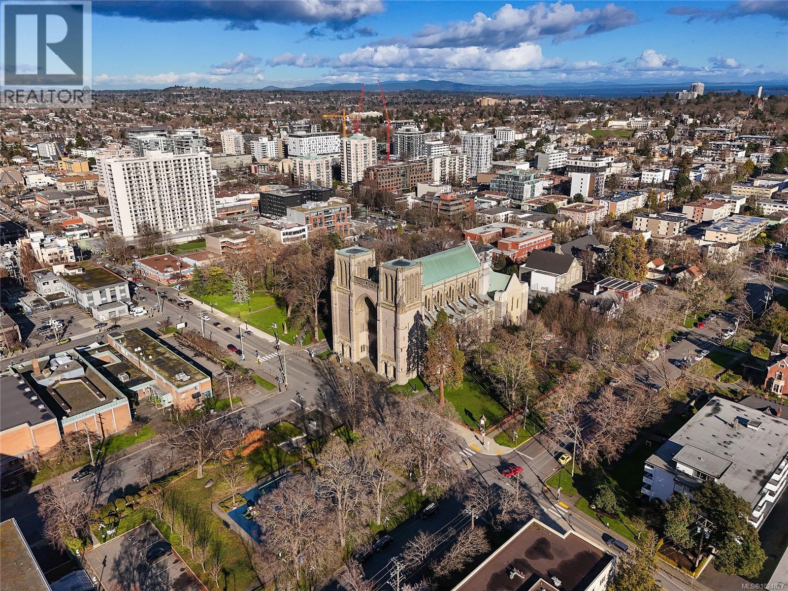 #405 751 FAIRFIELD RD - 33