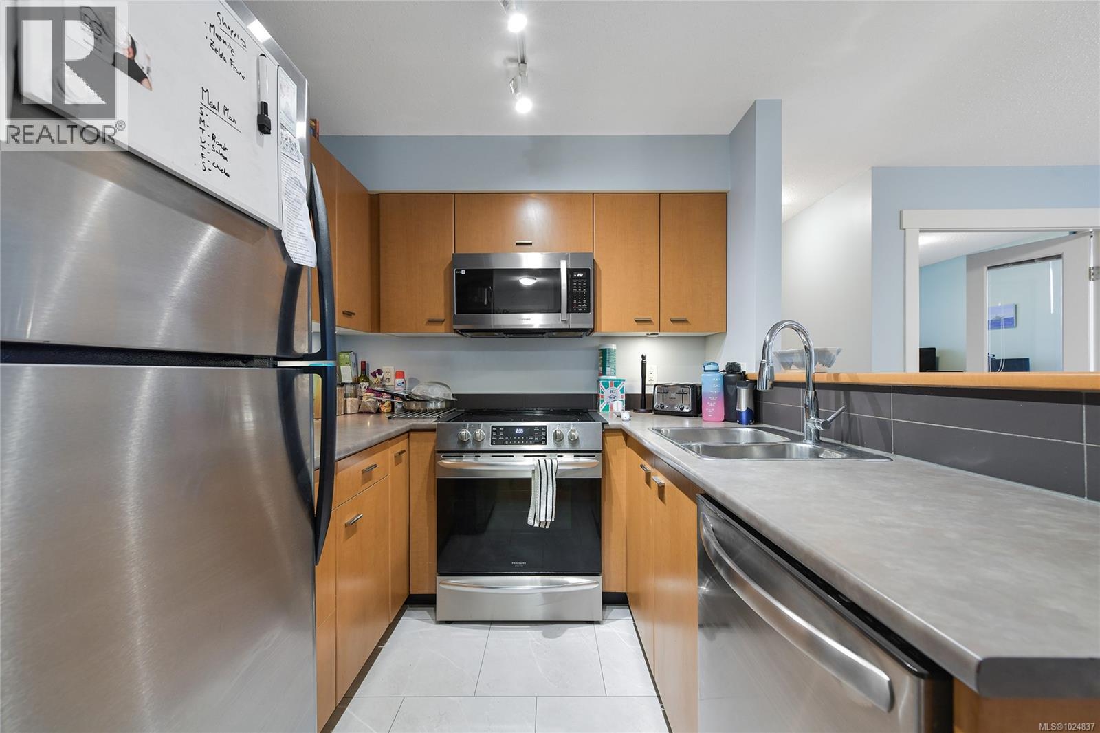 #405 751 FAIRFIELD RD - 9