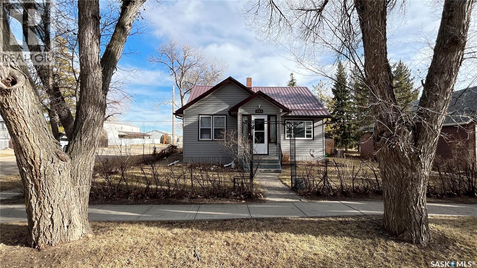 402 Marsh STREET - Photo 2 of 33, Maple Creek, Saskatchewan