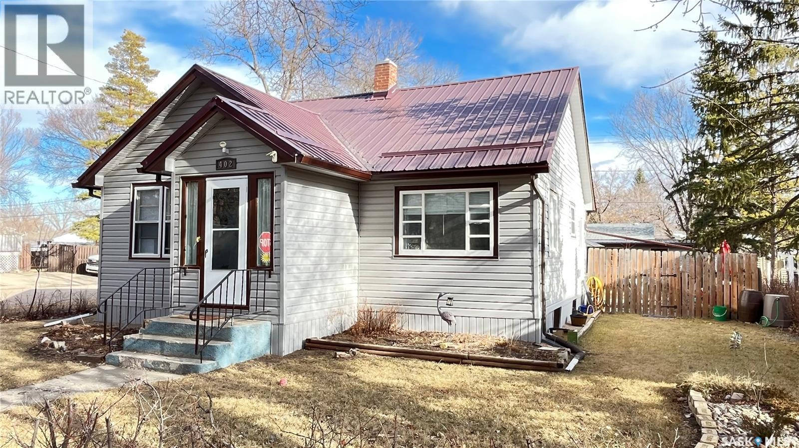 402 Marsh STREET - Photo 3 of 33, Maple Creek, Saskatchewan