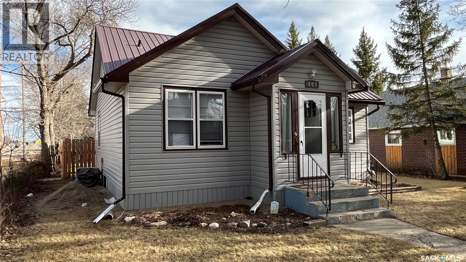 402 Marsh STREET - Photo 4 of 33, Maple Creek, Saskatchewan