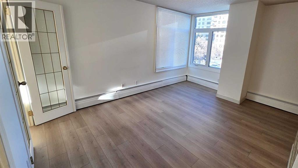 Single Family House for Sale in    Avenue SW Eau Claire Calgary 