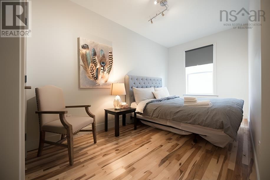 Property 14 of 21 of 5484 Clyde Street, 5486 Clyde Street