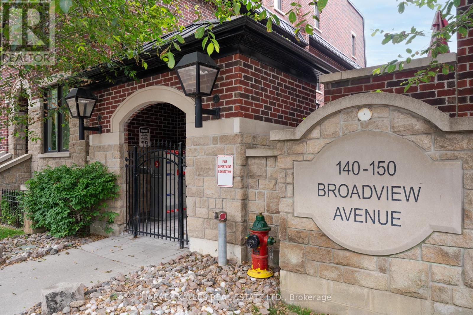 #45 140 BROADVIEW AVENUE - 32