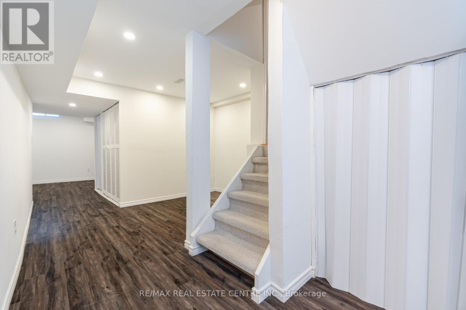 454 COLLIS COURT - 26