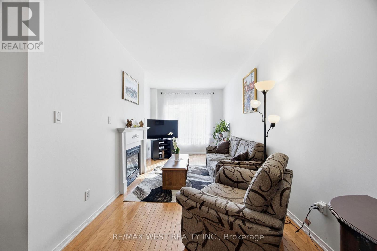 138 MANITOBA STREET - Photo 5 of 37, Toronto (Mimico), Ontario