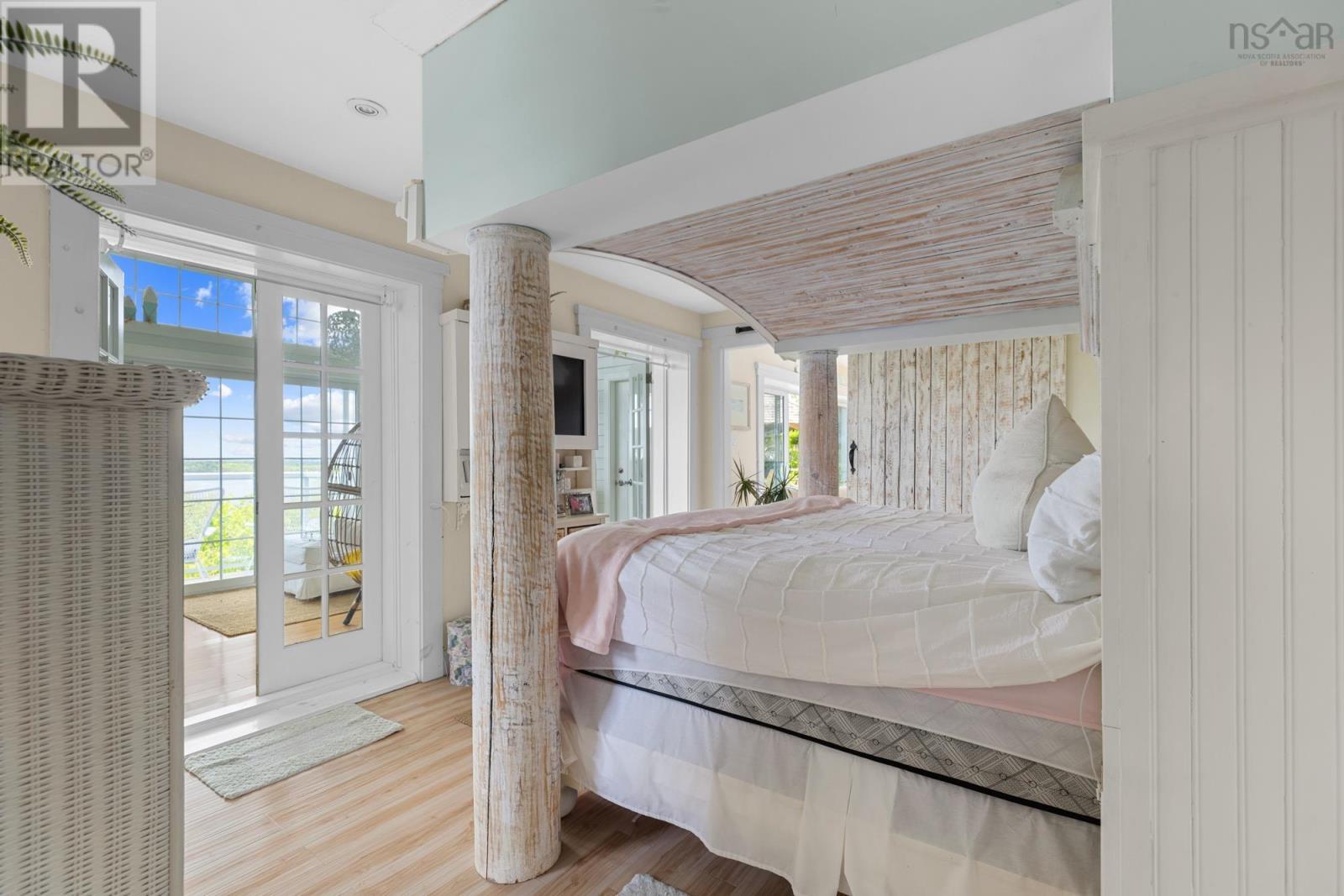 4 YORK REDOUBT CRESCENT - 17