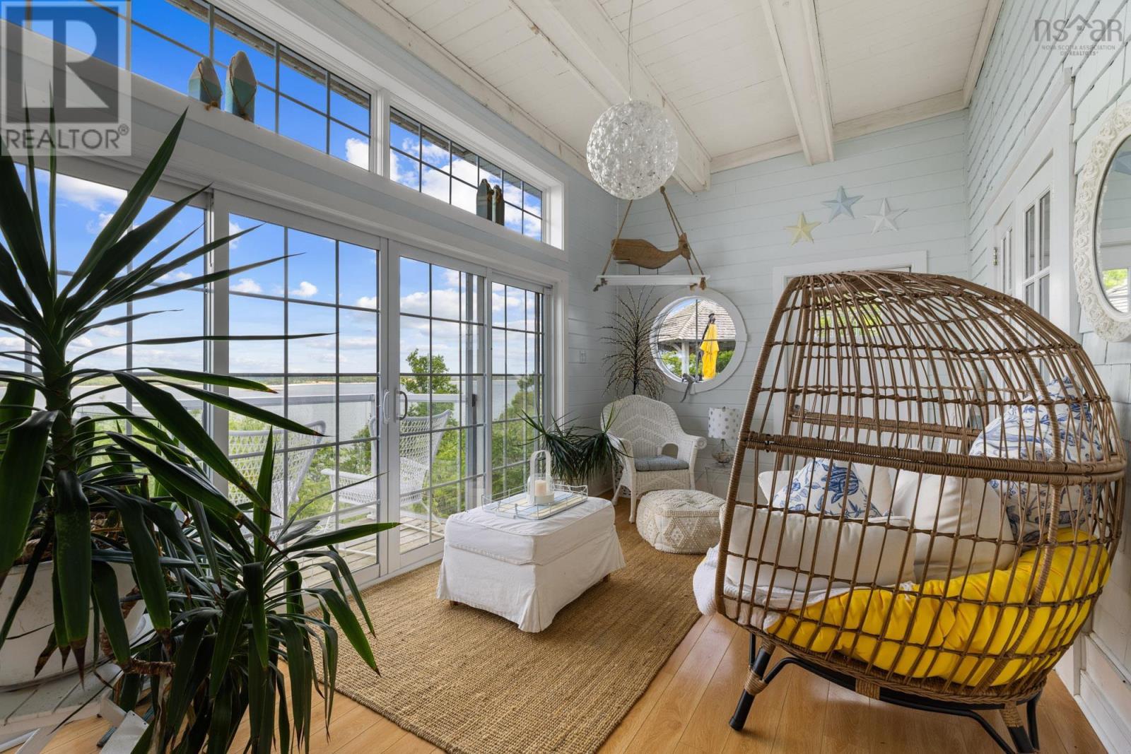4 YORK REDOUBT CRESCENT - 12