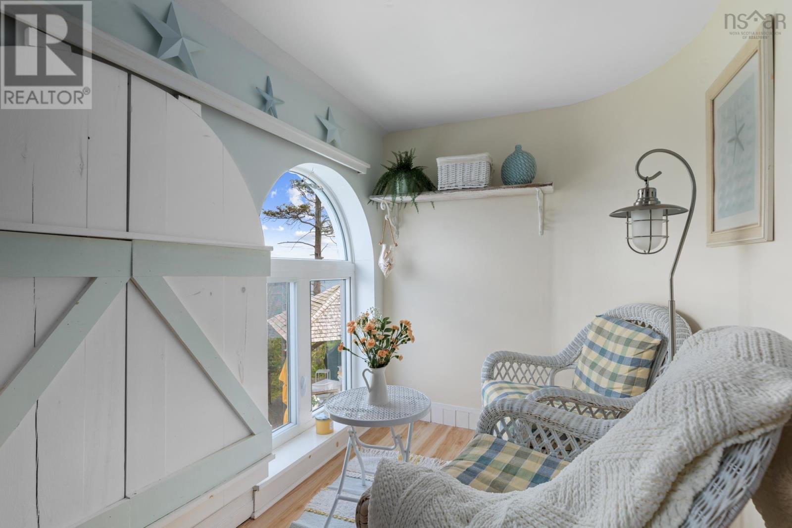 4 YORK REDOUBT CRESCENT - 24