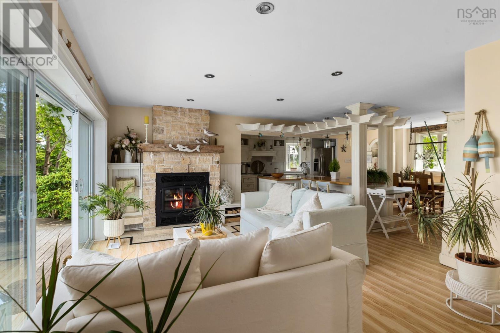 4 YORK REDOUBT CRESCENT - 10