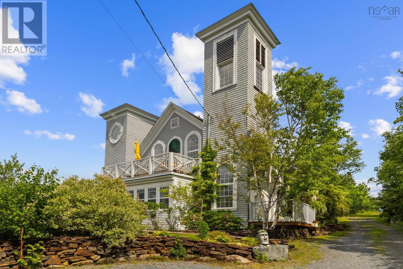 4 YORK REDOUBT CRESCENT - 2