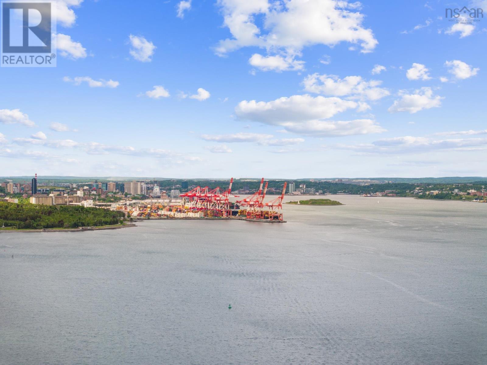 4 YORK REDOUBT CRESCENT - 45
