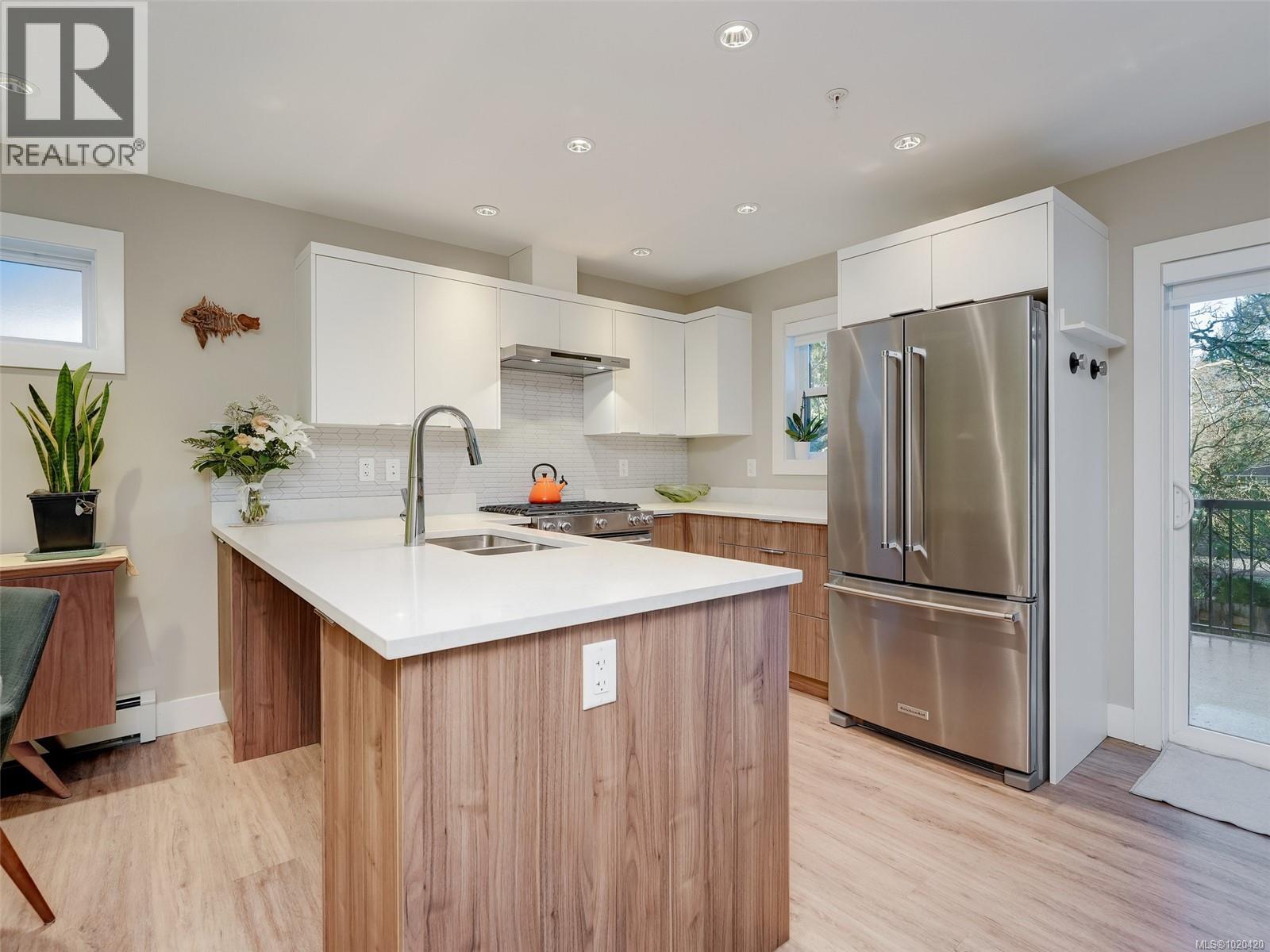 106 2096 Kennedy St, Sooke