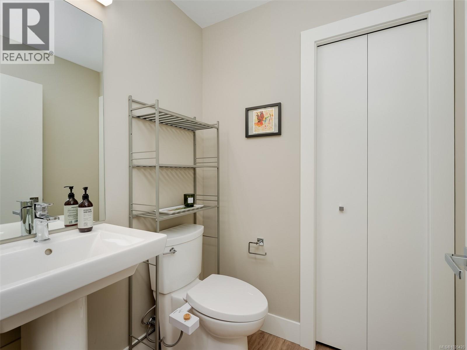 106 2096 Kennedy St, Sooke