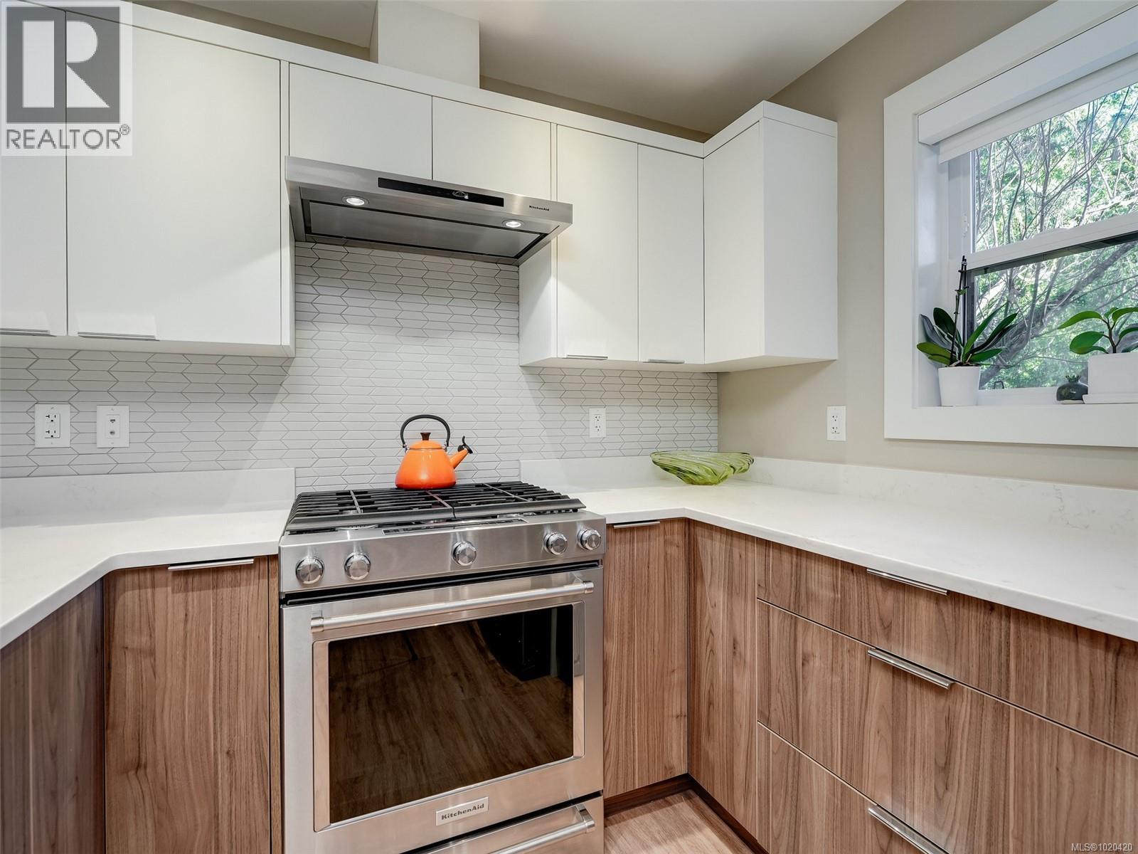 106 2096 Kennedy St, Sooke