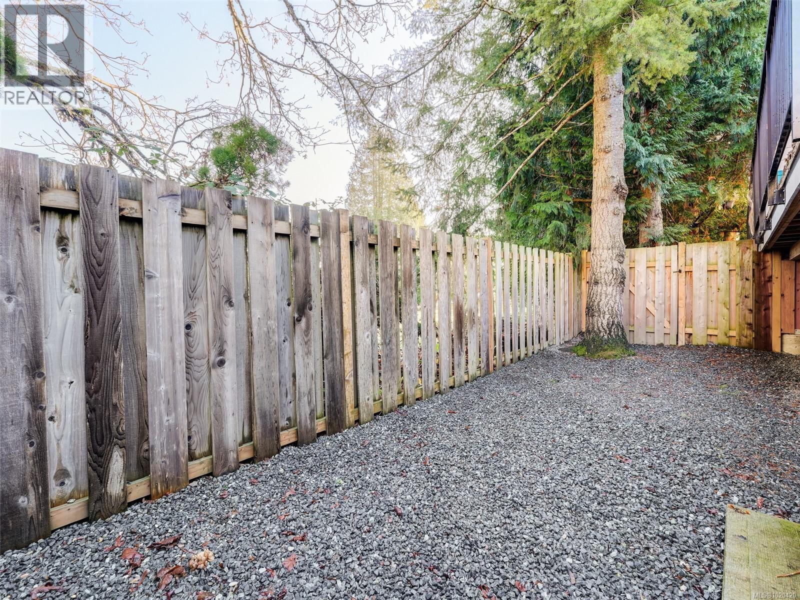 106 2096 Kennedy St, Sooke