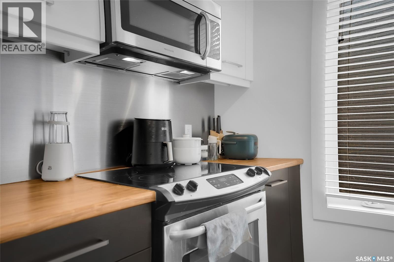 #325 404 C AVENUE S - 9