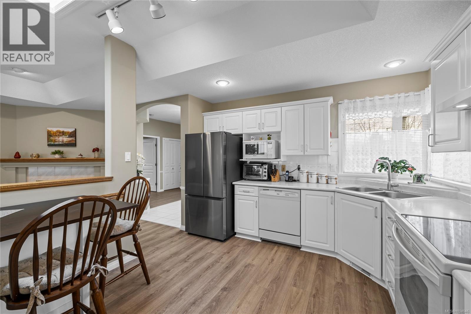 5894 Primrose Dr, Nanaimo